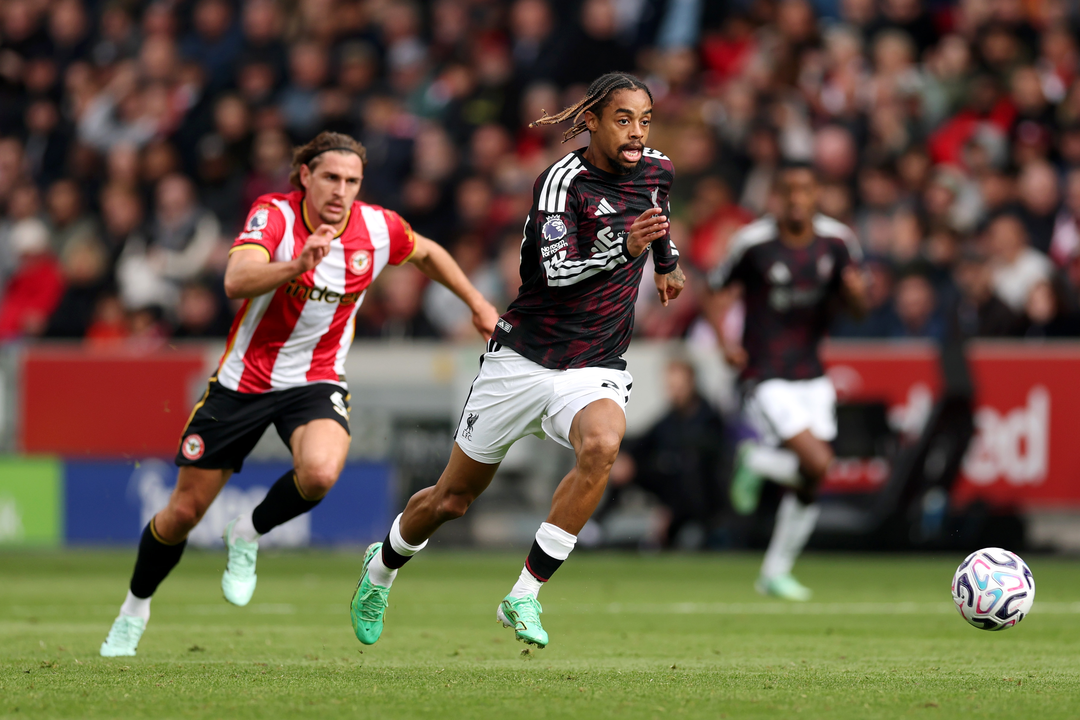 Bradley Barcola runs through on goal against Brentford, only to miss with his eventual shot
