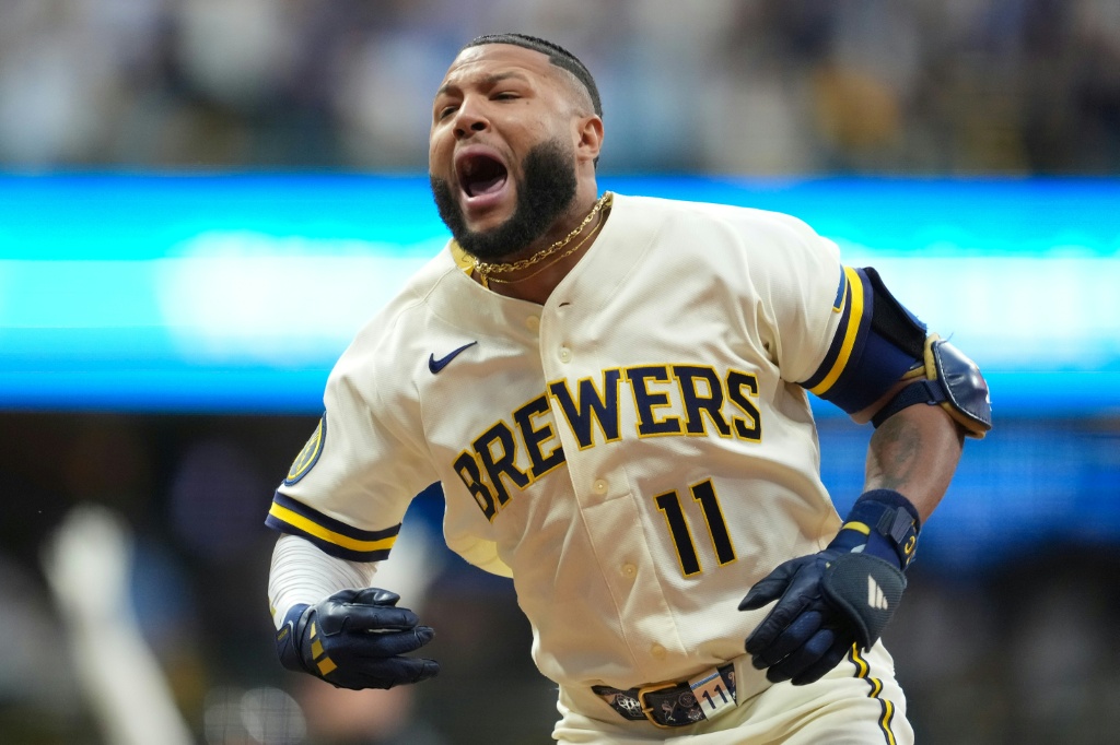 Braves rock Dodgers to level series, Brewers win thriller