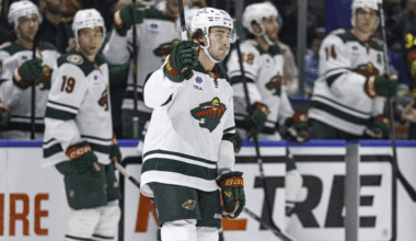 Hughes hears boos, cheers during Vancouver homecoming with Wild