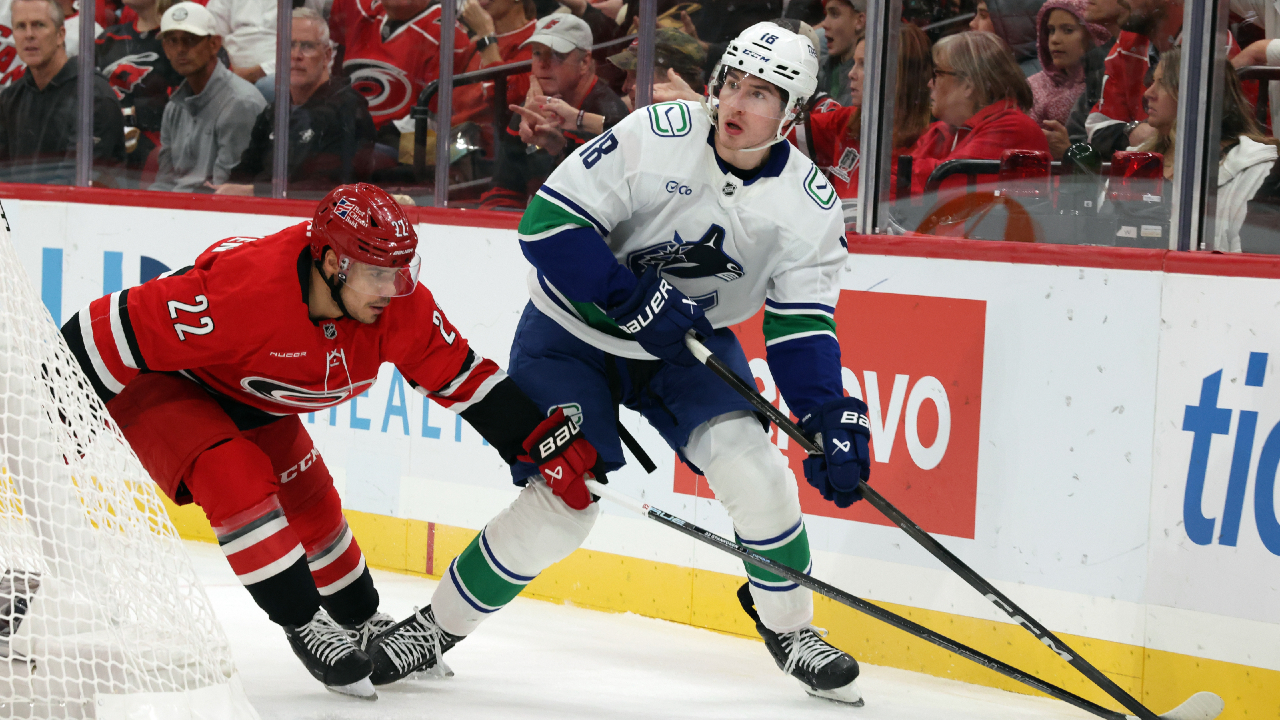Canucks fall to Hurricanes behind Stankoven's hat trick