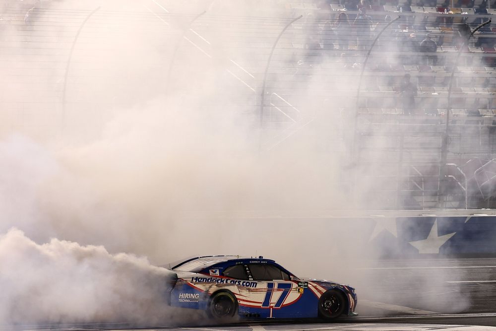 Corey Day wins, No. 17 Hendrick Motorsports Chevrolet