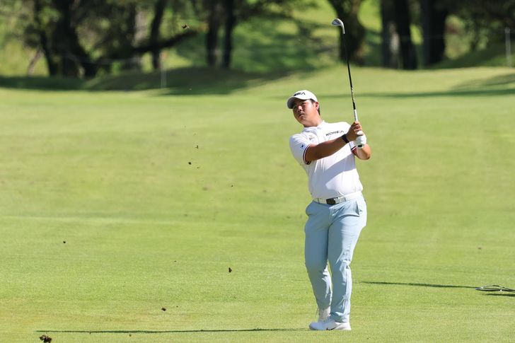 Kim Joo-hyung of South Korea plays at the men's golf tournament at the Aichi-Nagoya Asian Games at Kasugai Country Club East Course in Kasugai, Japan, Wednesday. Yonhap