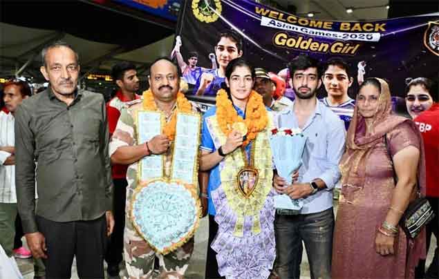 Parveen Hooda with her family members (Image credit: Special arrangement) Embed-Parveen-Hooda3-Specia