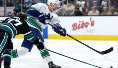 Smith nets 2 as Sharks rally for 3-2 win over Vancouver Canucks