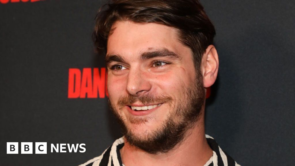 Breaking Bad actor RJ Mitte dies aged 34 - BBC