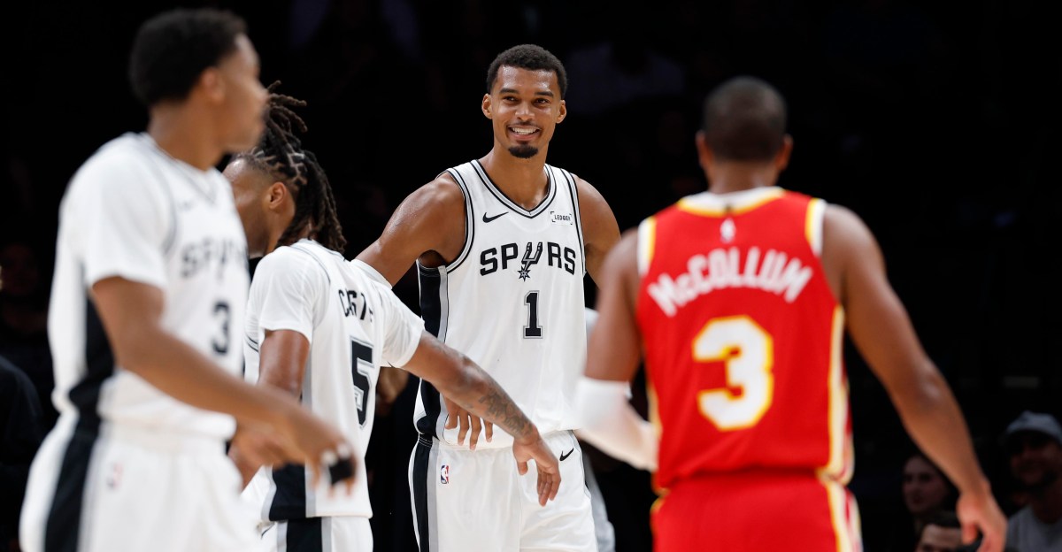 Spurs start strong but lose first preseason game to the Hawks