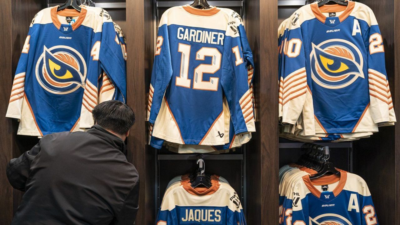 Vancouver Goldeneyes unveil new jerseys featuring team's logo