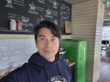 Selfies comparison: Galaxy S25 FE - 25mm, f/2.2, ISO 320, 1/50s (4000x3000px) - Samsung Galaxy S26 FE vs. Galaxy S25 FE