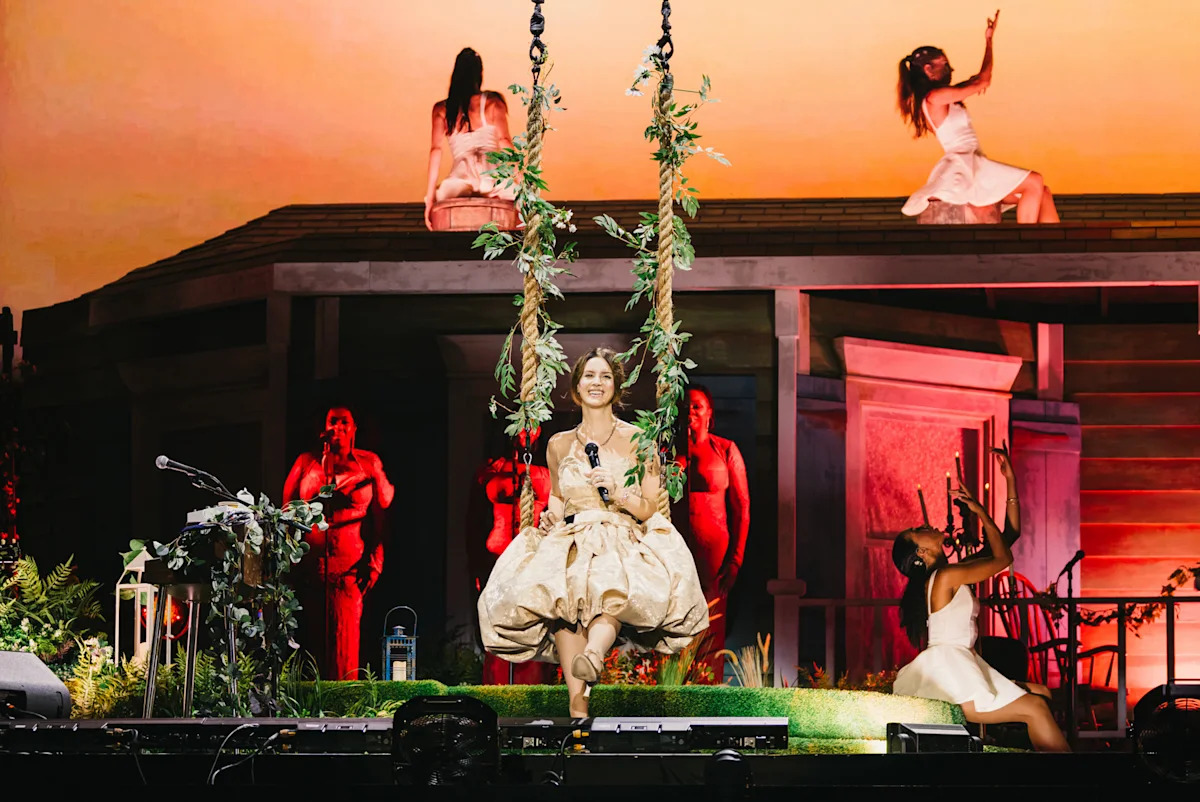 After F1 Singapore Concert, Lana Del Rey Hints at Another Visit to Asia