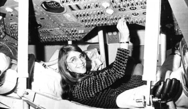 Margaret Hamilton, who led a software team for NASA's Apollo program, dies at 90