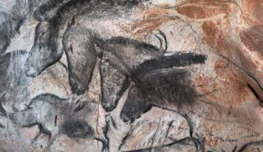 Fluorescent Glow Reveals Hidden Glaze on Chauvet Cave’s Ancient Art
