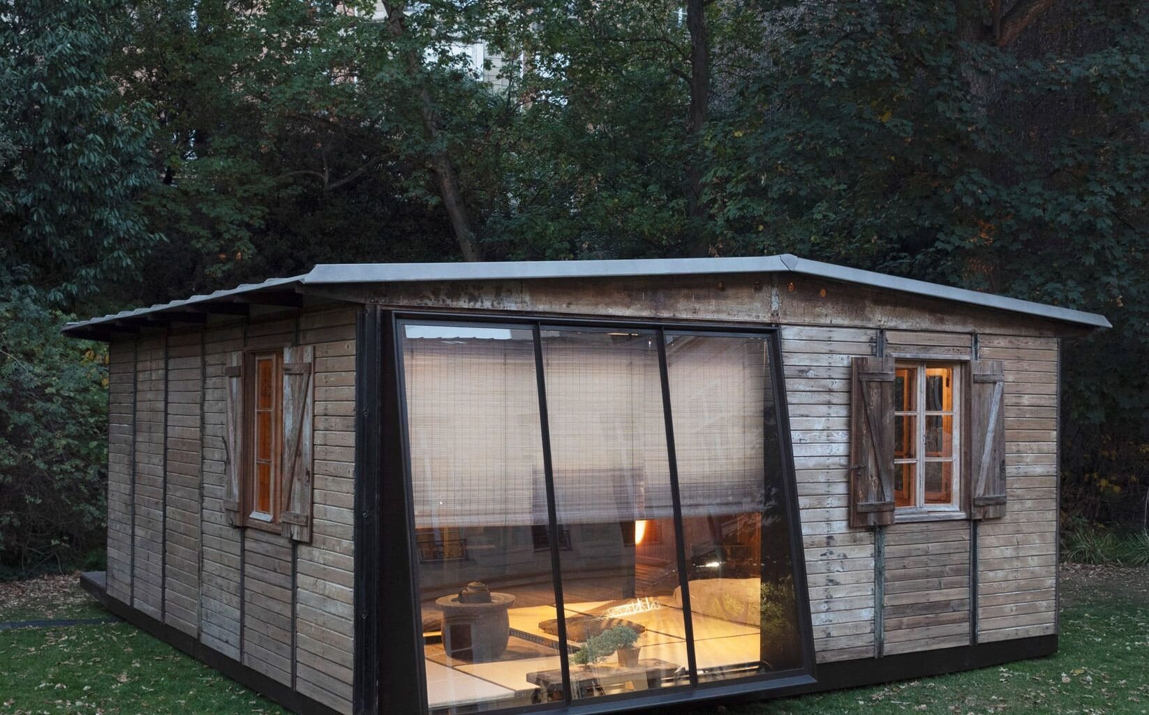 Galerie Patrick Seguin shows Jean Prouvé house at Design Miami.Paris