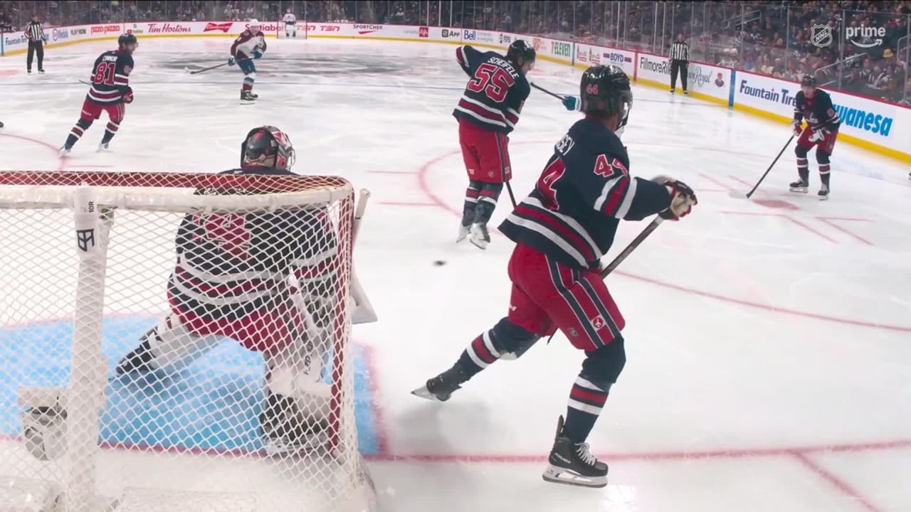 COL@WPG: Skinner with a great save against Martin Necas