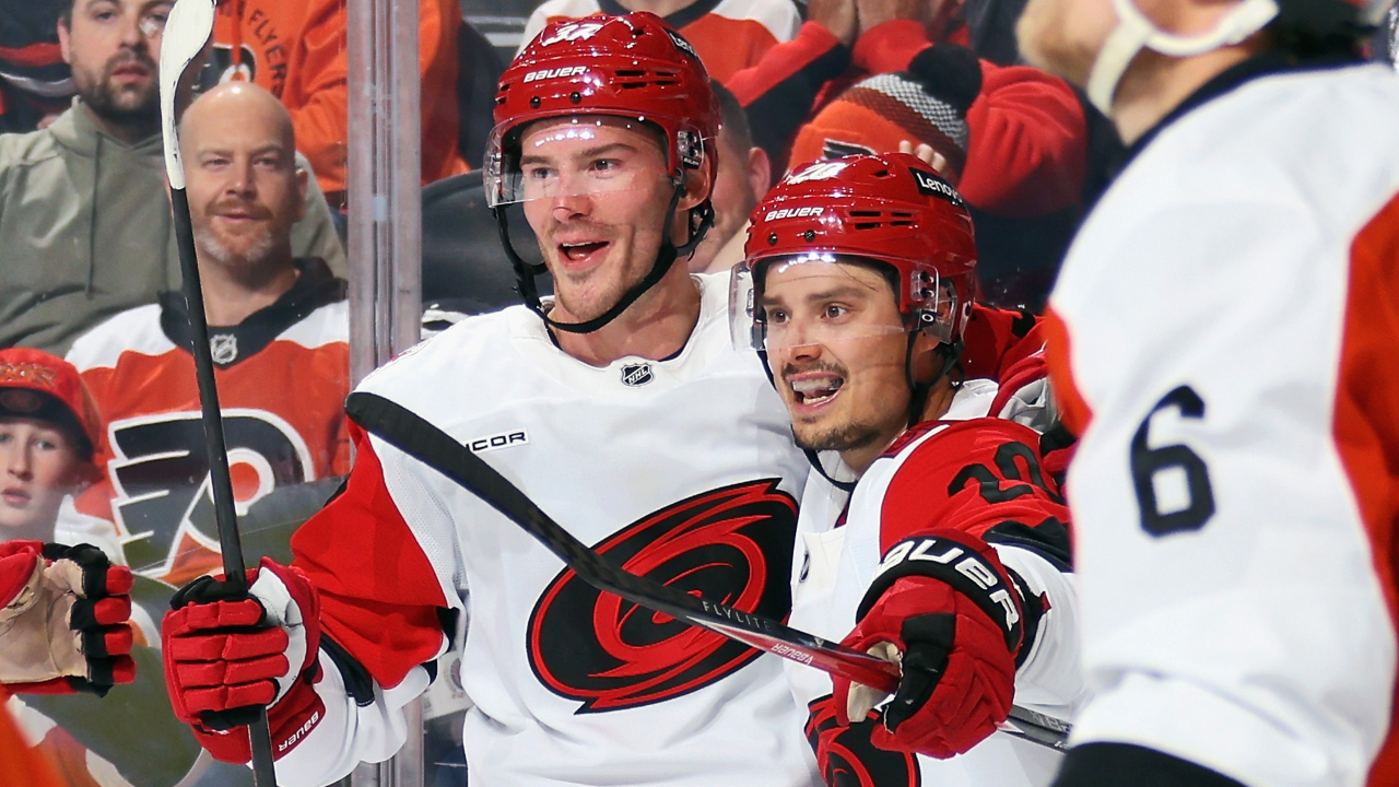 Aho, Svechnikov help Hurricanes stay hot, keep Flyers winless