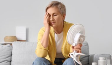 Perimenopause Hot Flashes And Brain Fog: Can Food And Ayurvedic Herbs Help?