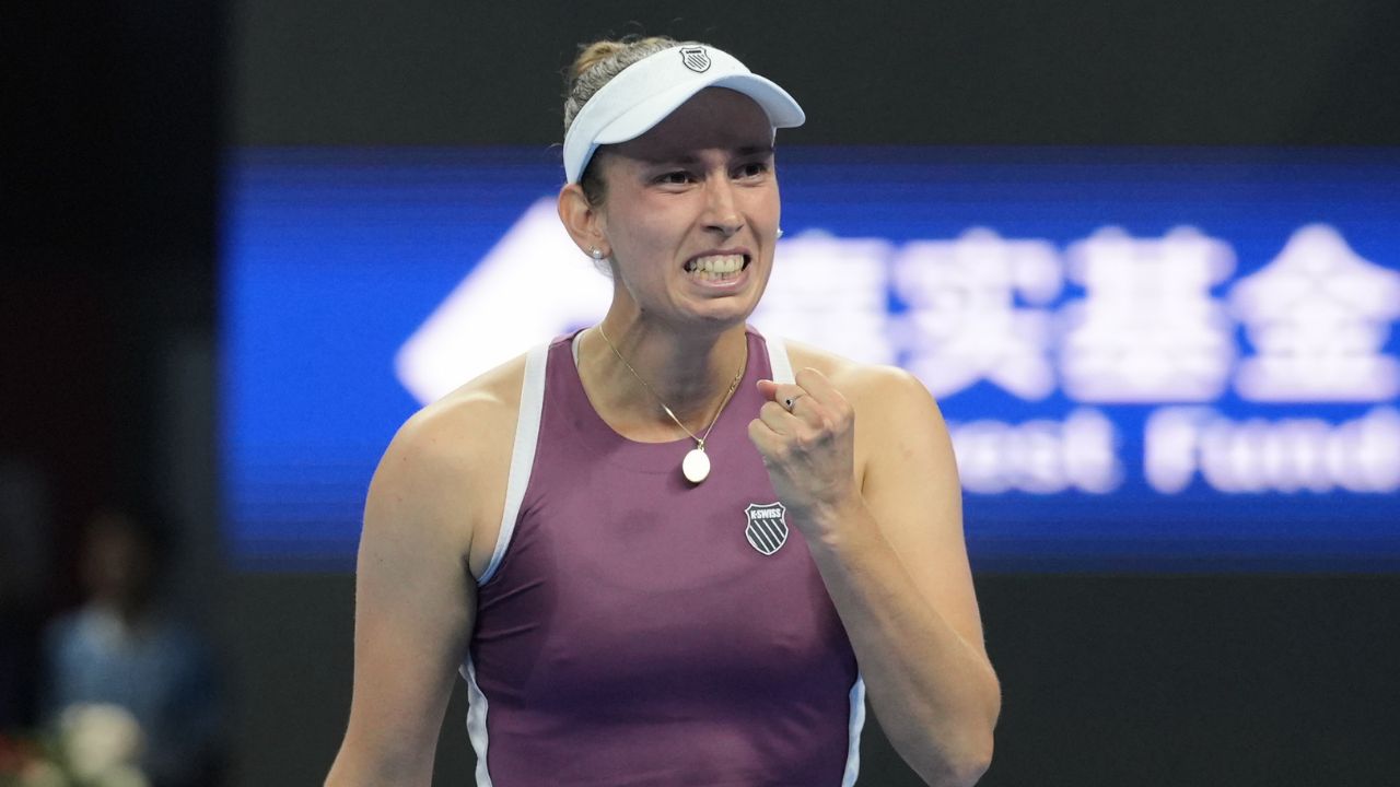 Mertens beats Swiatek to set up semifinal against Zheng Qinwen at China Open