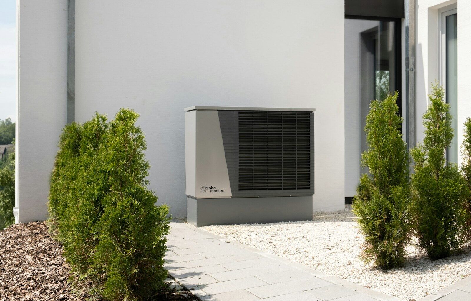 a air conditioner sitting on the side of a building