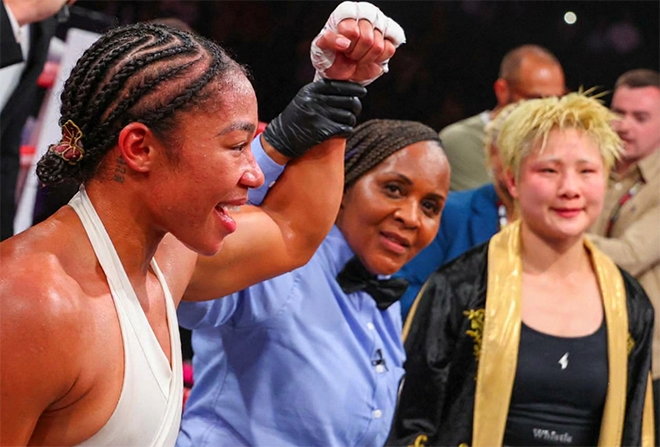Challenger Shin Bo-mire is regretful after losing to Alisha Baum Gardner, the women's super featherweight/junior lightweight unified champion of the World Boxing Association International Boxing Federation, at Madison Square Garden in New York, the U.S., in April 2026. Photo = Getty Images= Courtesy of Yonhap News