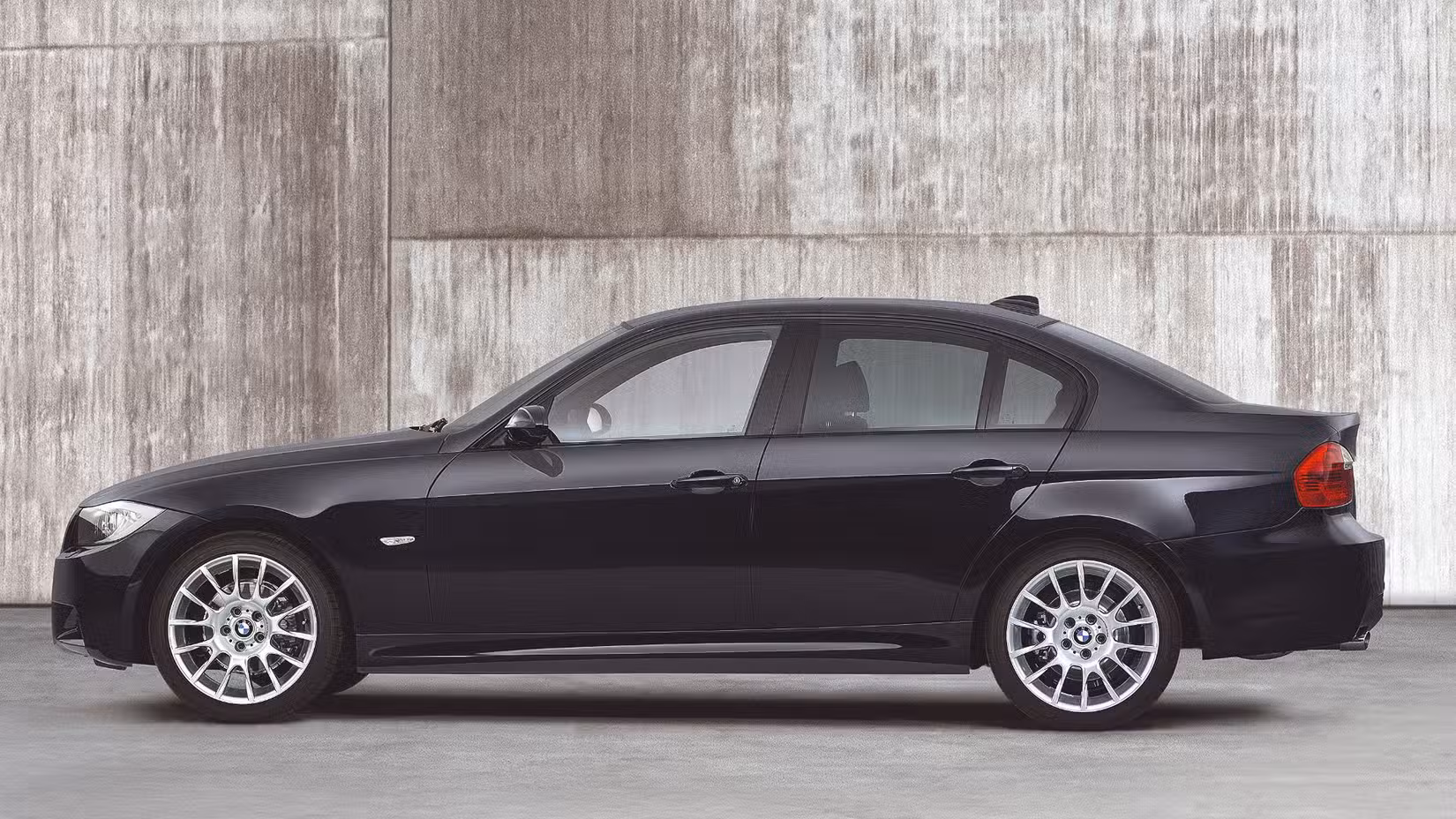 2005 BMW 320si from the side