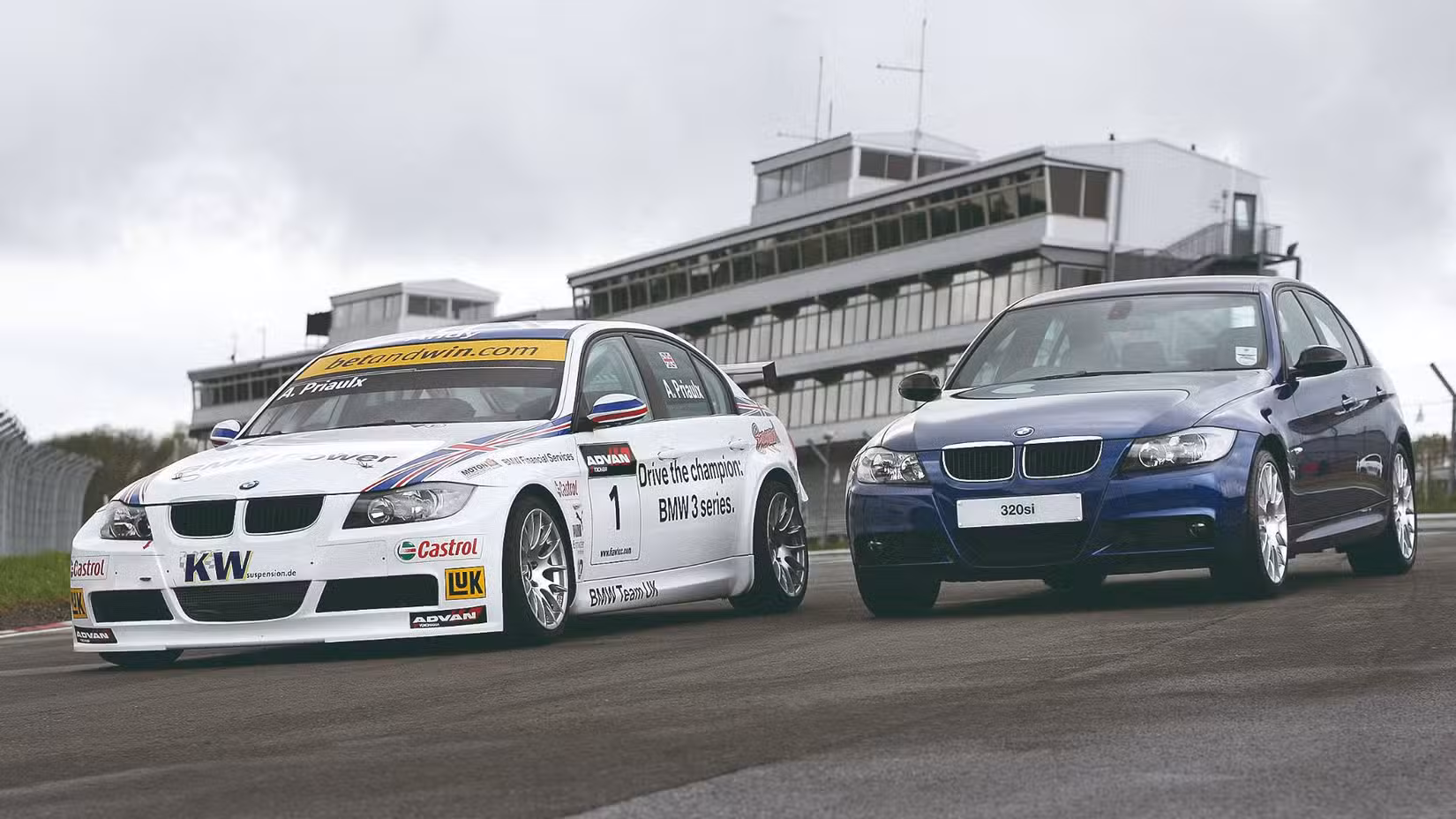 2005 BMW 320si alongside WTCC racing version