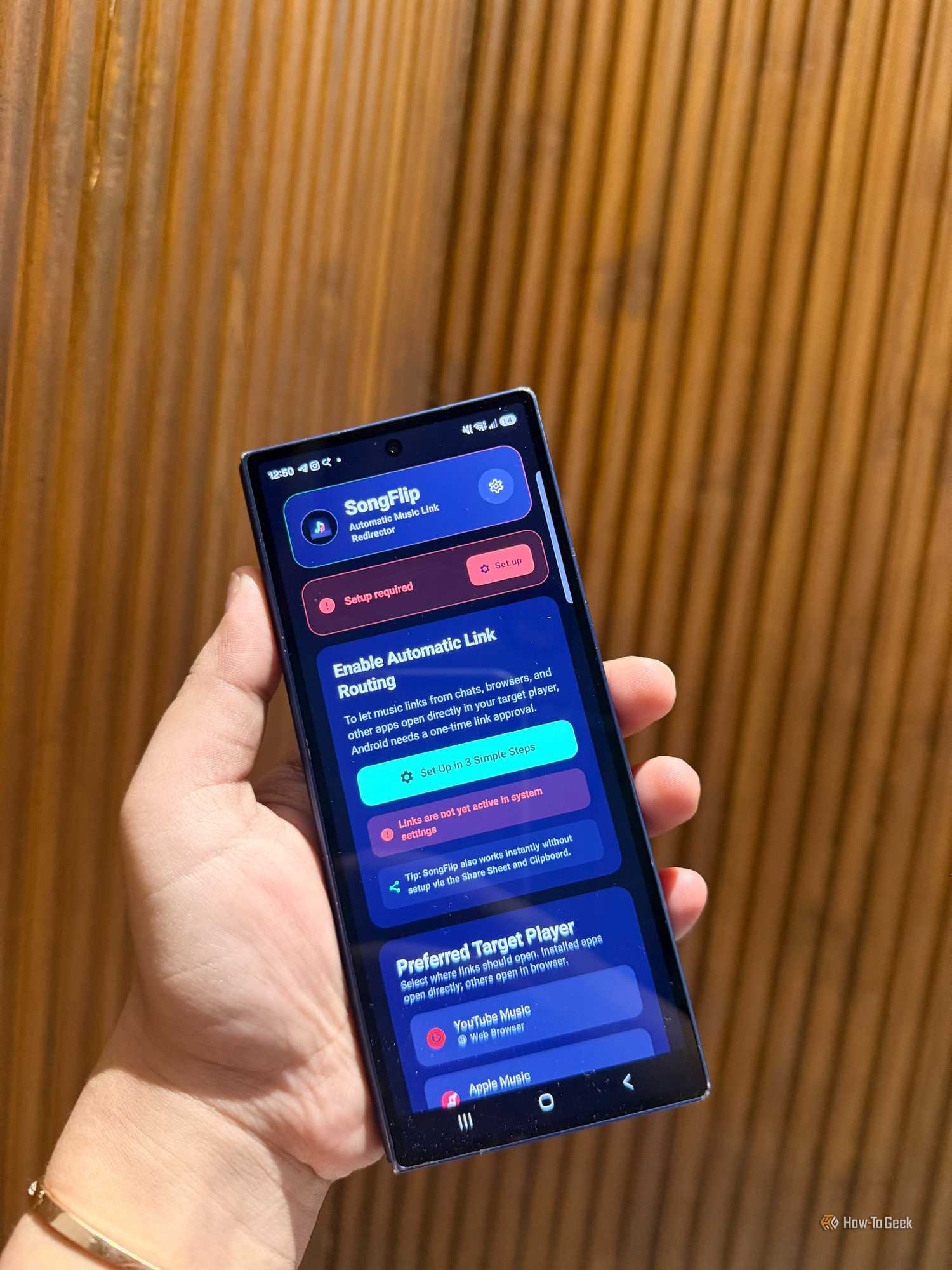 Hand holding phone with SongFlip.