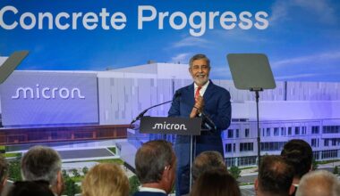 Micron Stock: Memory-Chip Giant Tops Fiscal Q4 Goals