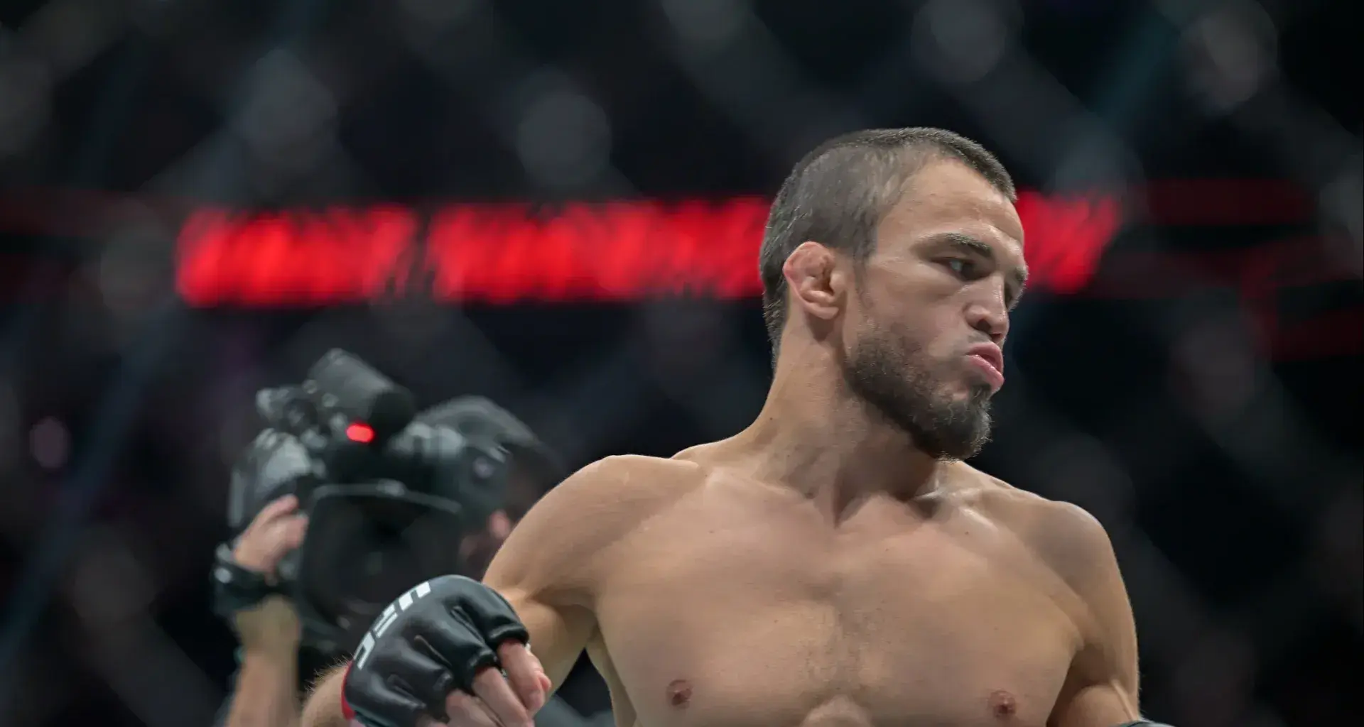 Rafael Dos Anjos prepares to fight Renato Moicano in their Catchweight bout at T-Mobile Arena for UFC 272