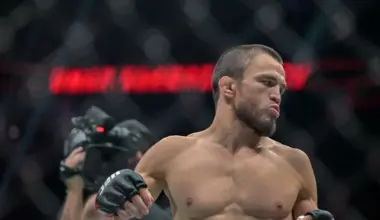 Rafael Dos Anjos prepares to fight Renato Moicano in their Catchweight bout at T-Mobile Arena for UFC 272