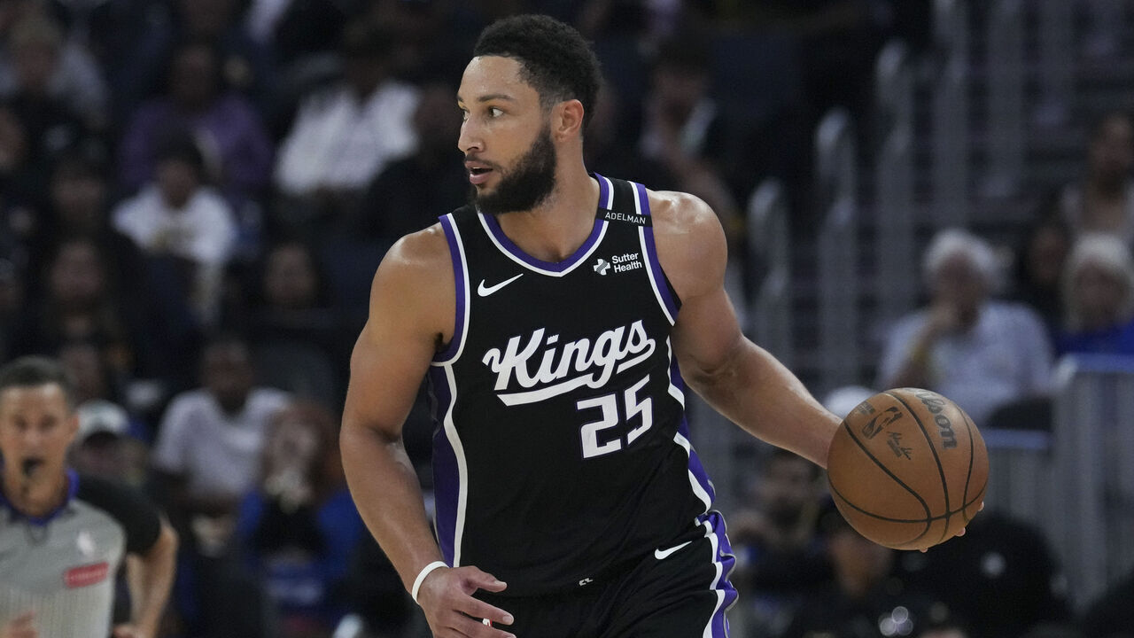 Kings' Simmons suffers torn Achilles amid NBA comeback