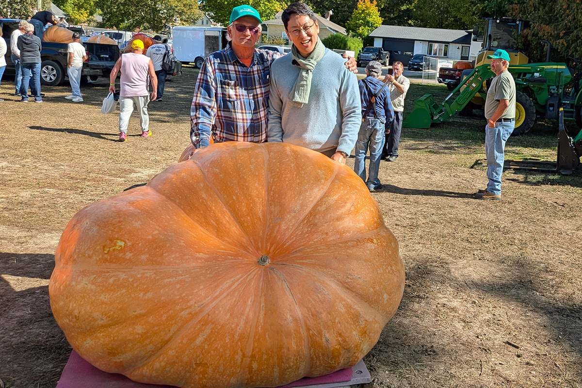 Port Elgin Pumpkinfest champion Todd Kline from Quebec poses with Han Suk-Joon, a South Korean television presenter who was in Port Elgin filming a documentary on Ontario. Greg Cowan/The Sun Times