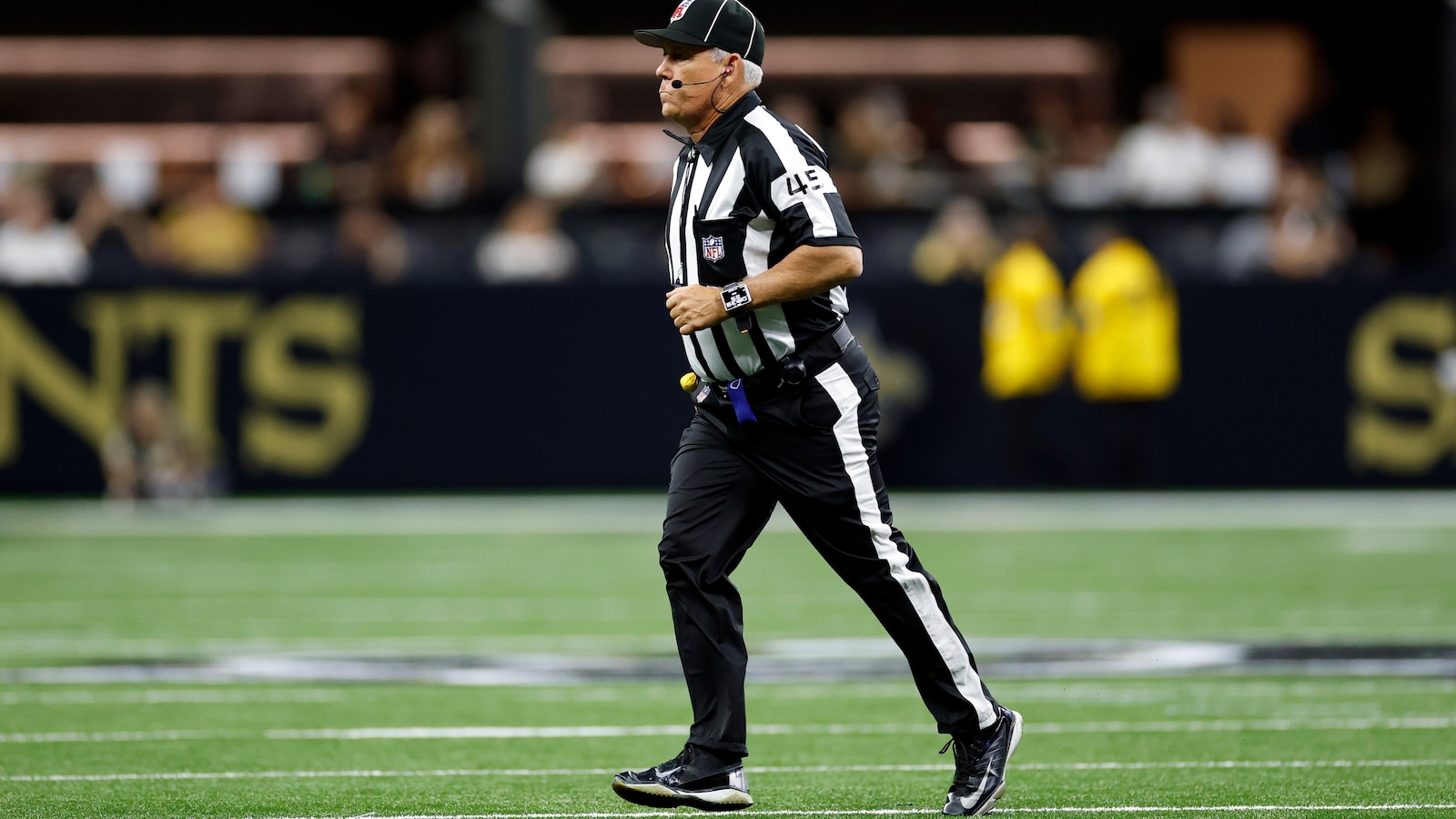 NFL suspends referee for cursing at player