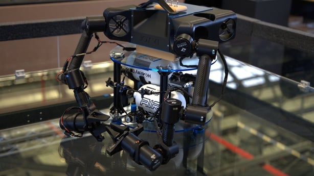 Picture of an industrial robot