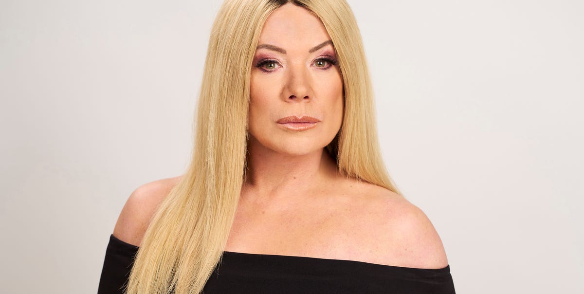 Sharon returns to Walford – and goes straight for Zoe