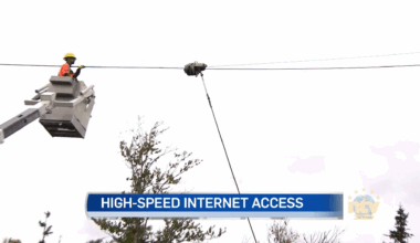 Premier announces plan to expand high-speed internet access