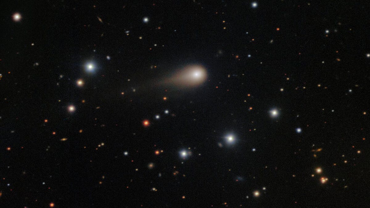 Comet 3I/ATLAS seen with glowing tail by telescope