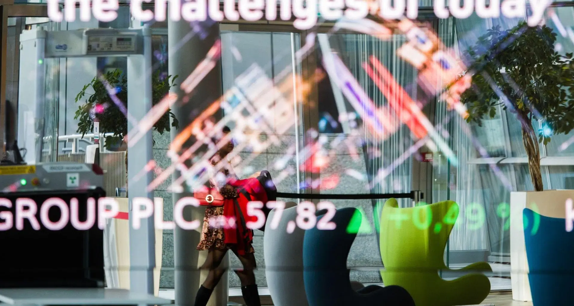 Europe: Shares finish week flat after key central bank verdicts