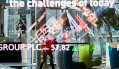 Europe: Shares finish week flat after key central bank verdicts