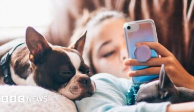 A green promotional banner with black squares and rectangles forming pixels, moving in from the right. The text says: “Tech Decoded: The world’s biggest tech news in your inbox every Monday.”