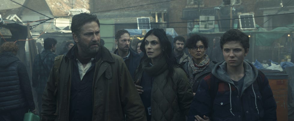 gerard butler as john garrity, morena baccarin as allison garrity, amber rose revah as dr casey amina, and roman griffin davis as nathan garrity, greenland 2 migration
