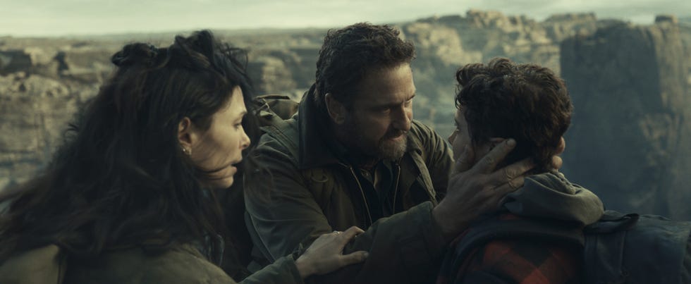 gerard butler as john garrity, morena baccarin as allison garrity, amber rose revah as dr casey amina, and roman griffin davis as nathan garrity, greenland 2 migration