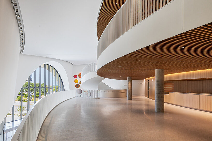 snøhetta completes arched addition to 100 year-old st. louis symphony hall