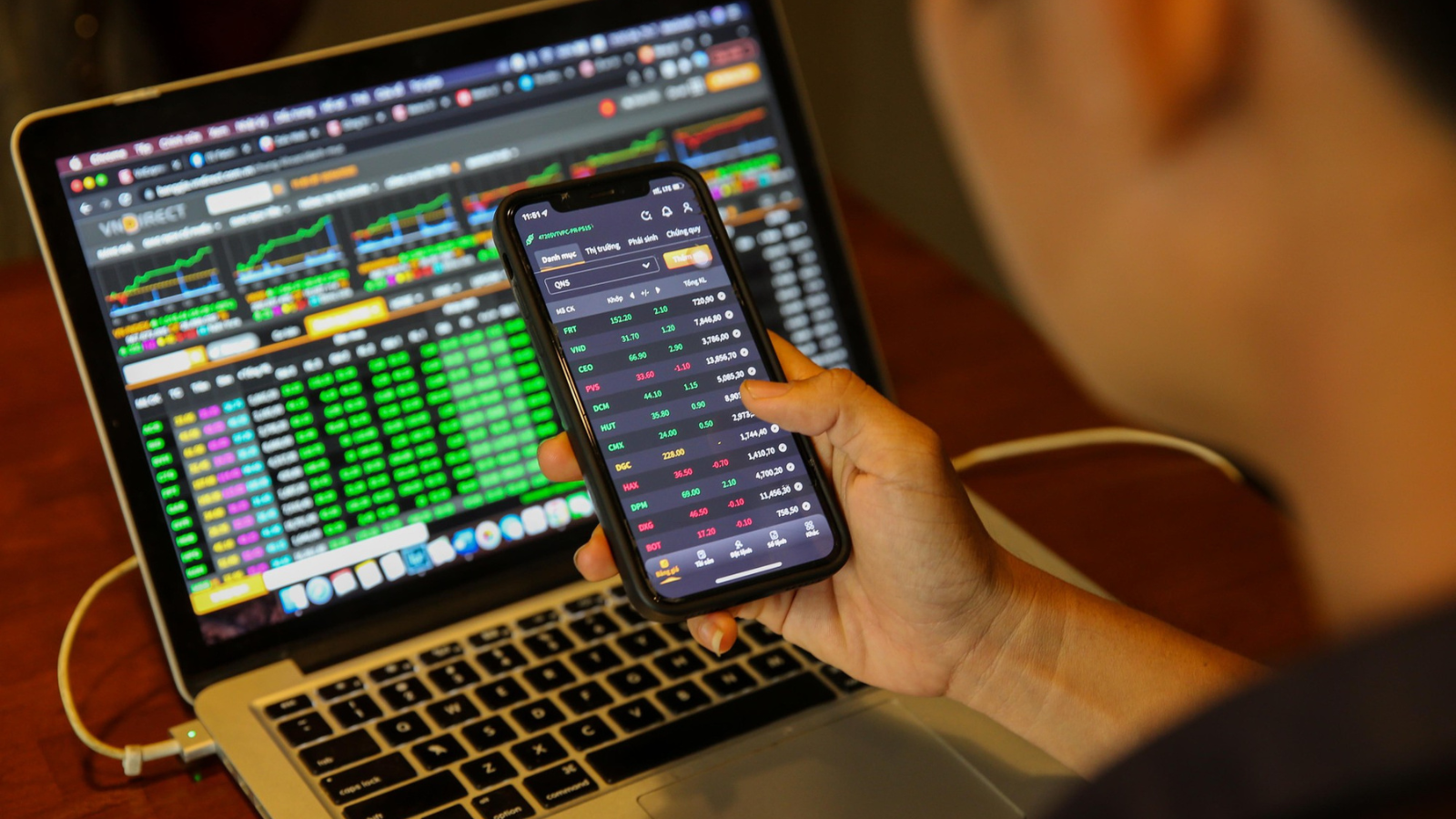 Vietnam approves plan to upgrade stock market status