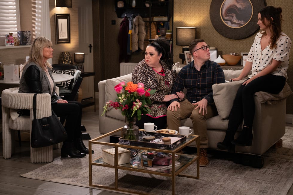 vinny dingle, kim, tate, mandy dingle, emmerdale