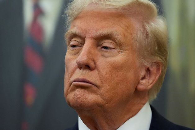 Dollar weakens as US Federal government ‘shut-down’ begins