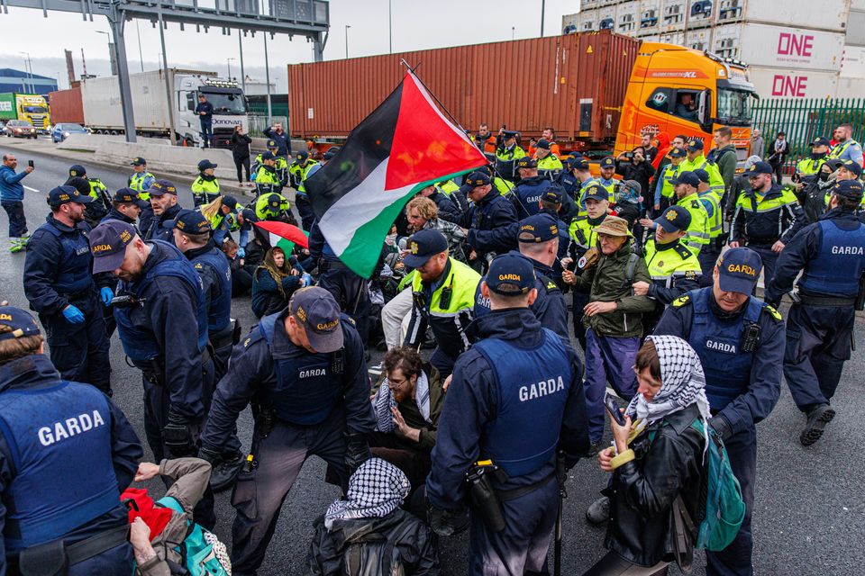 Garda public order unit removing protesters who were blocking the entrance and exit of Dublin Port
Picture:Mark Condren
2.10.20254