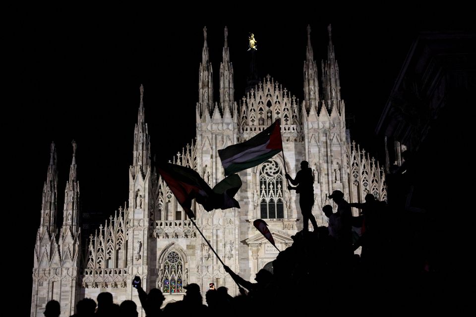 People protest outside the Duomo Cathedral to condemn the Israeli forces' interception of some of the vessels of the Global Sumud Flotilla aiming to reach Gaza and break Israel's naval blockade, in Milan, Italy, October 2, 2025. REUTERS/Claudia Greco     TPX IMAGES OF THE DAY     