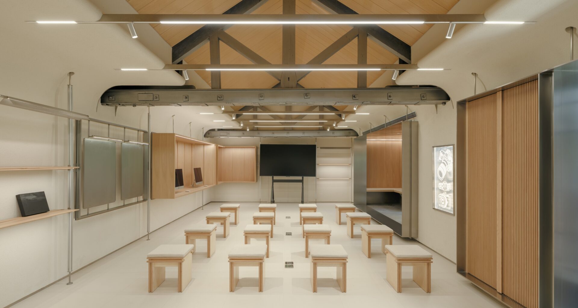 Nikon Shanghai Flagship Store 2.0 / LUKSTUDIO