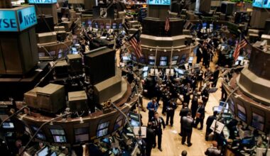 Stock market ‘priced for perfection’: Vanguard top exec on potential downturn