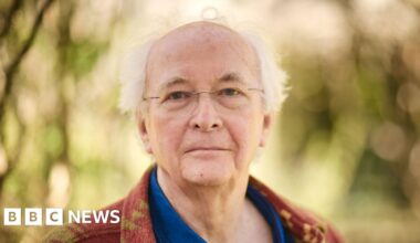 Author Philip Pullman calls on government to act over 'wicked' AI scraping