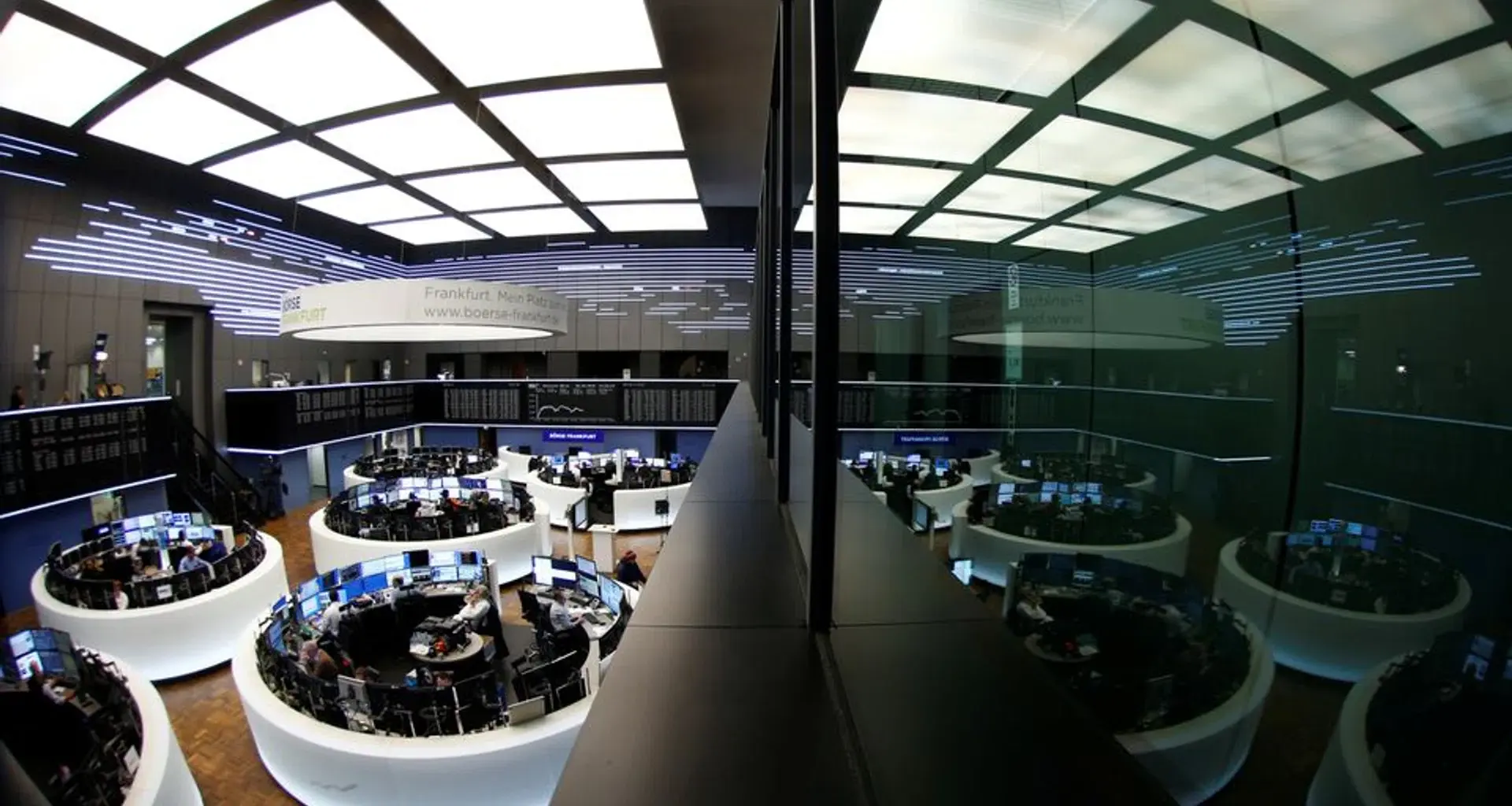 Europe: Luxury rebound in France cushions European stock losses amid turmoil